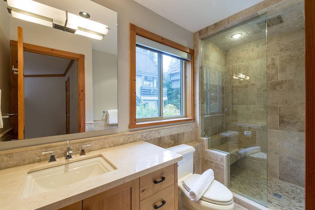 Ski-in schickes und gemütliches 2-Bett-Stadthaus mit 2 Bädern im Upper Village (Benchlands) in Whistler, Whistler Blackcomb