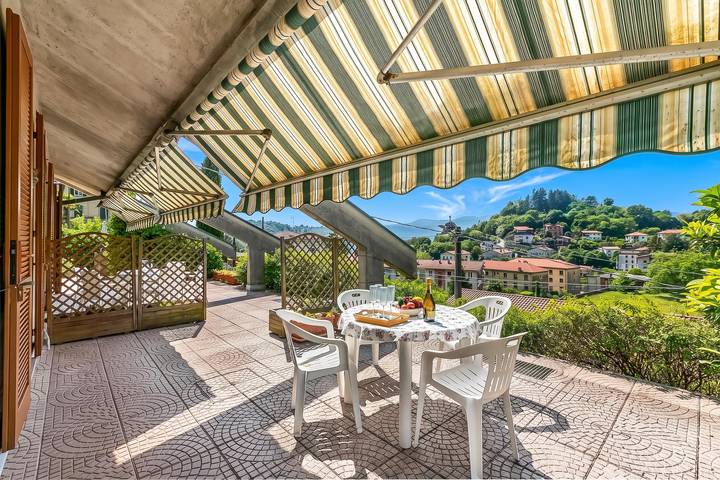 Location de vacances pour 4 personnes, avec Vue sur le lac à Laveno-Mombello