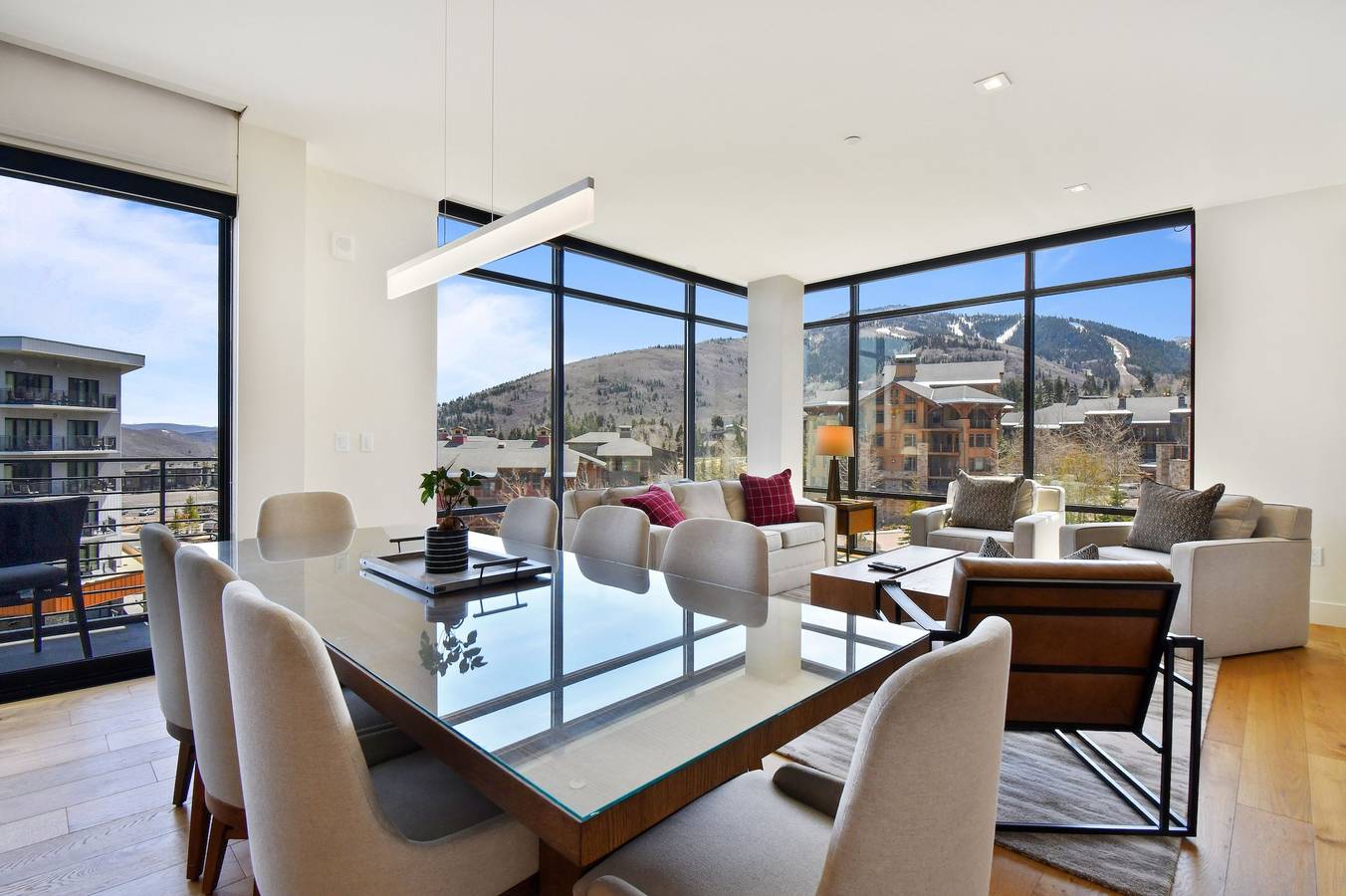 Entire apartment, Ski-in/out Dream Location with unparalleled access, views, amenities. Pool, Hot Tubs, Fitness Center in Uinta Wasatch Cache National Forest