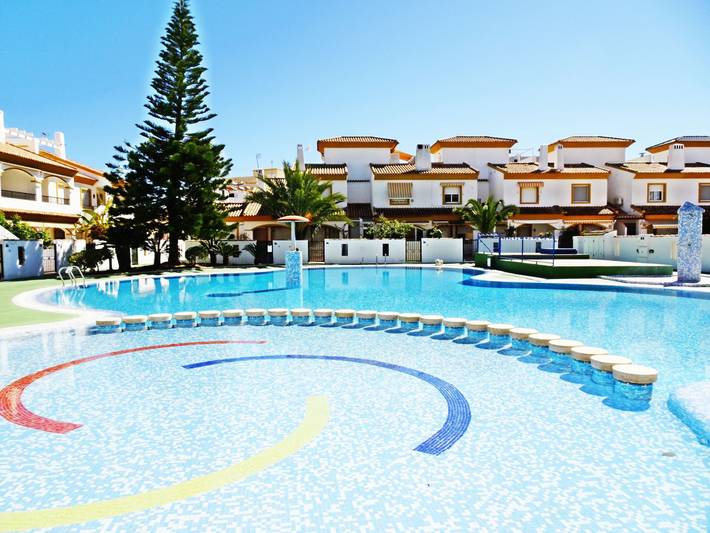 Casa de férias para 6 pessoas, com jardim e terraço em Oliva