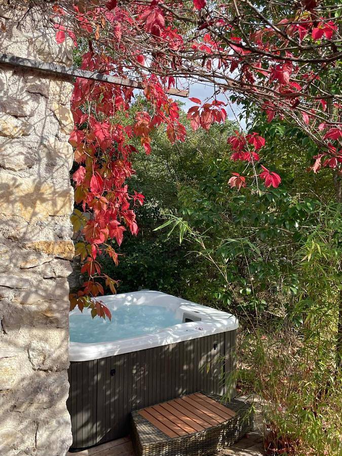 L'Amourier en Cévennes, suites romantiques avec Jacuzzi privatif ou baignoire ronde Terrazzo in Saint-Hippolyte-du-Fort, Parc national des Cévennes
