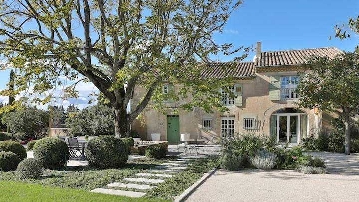 Villa für 15 Personen, mit Whirlpool und Terrasse sowie Garten und Pool
