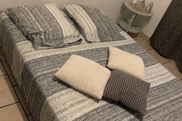 Appartement entier, Logement complet meublé pour 6 personnes in Joué-lès-Tours, Région de Tours