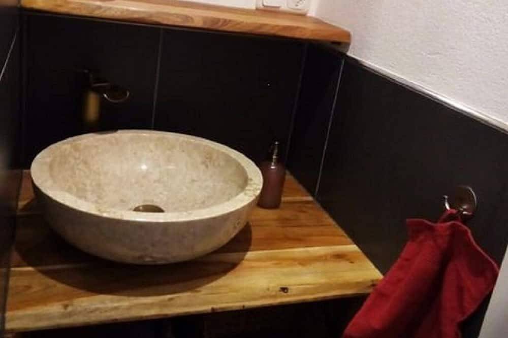 Ganze Wohnung, Moderne Ferienwohnung in ruhiger Lage in Meißner, Werra-Meißner-Kreis