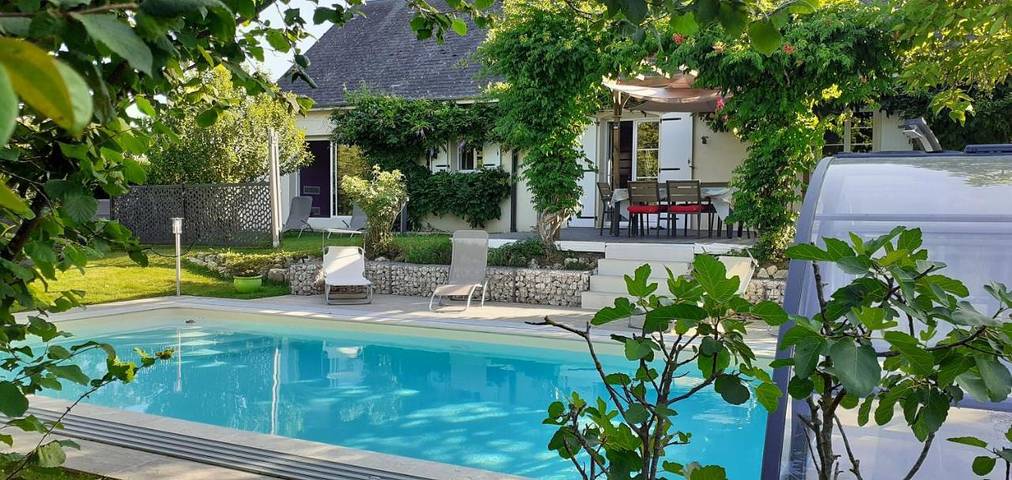 Gîte pour 2 personnes, avec piscine et sauna ainsi que jardin et jacuzzi à Monteaux - 4