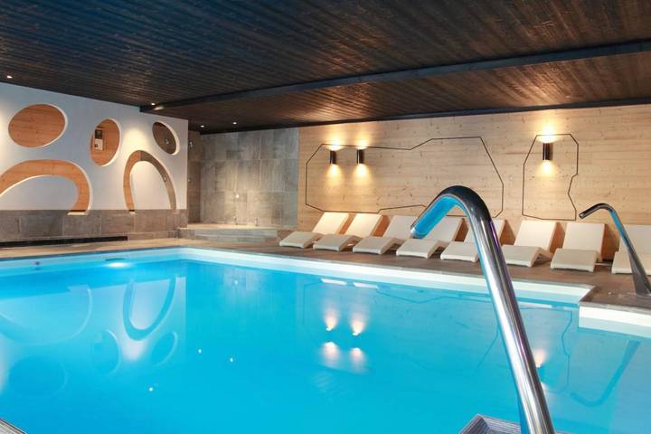 Hôtel pour 3 personnes, avec jardin ainsi que piscine et sauna, animaux acceptés