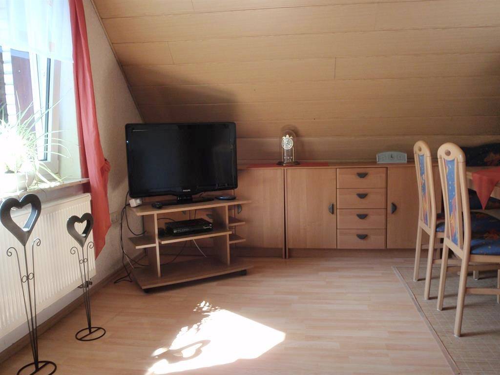 Ganze Ferienwohnung, 4-Bett-Ferienwohnung mit Balkon in Üxheim, Vulkaneifel