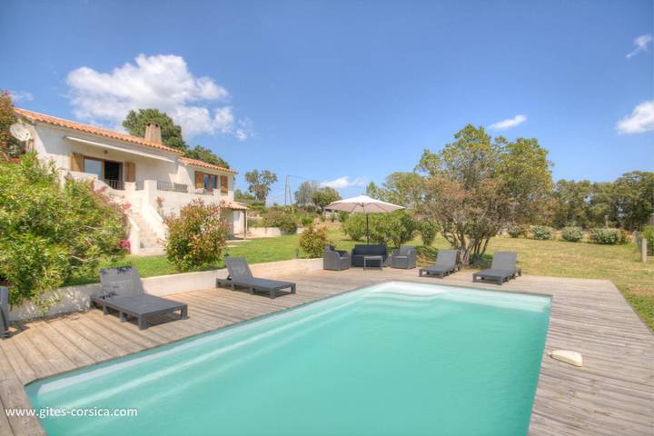 Gîte pour 6 personnes, avec Terrasse et Jardin ainsi que Piscine et Vue