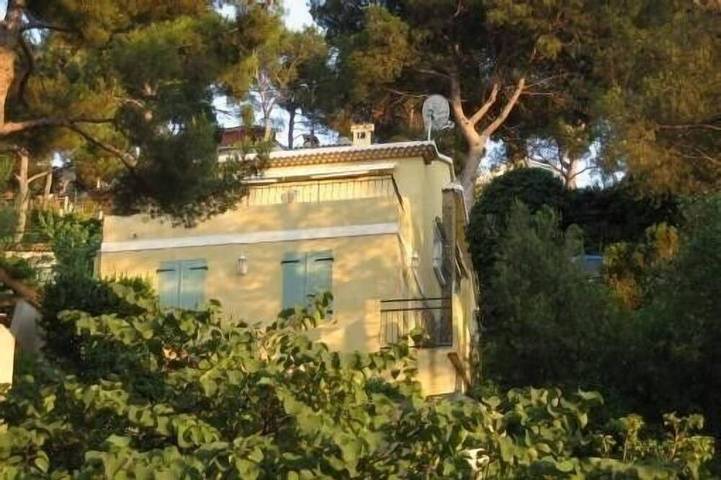 Location de vacances pour 8 personnes, avec Terrasse et Jardin dans Calanque des Figuieres