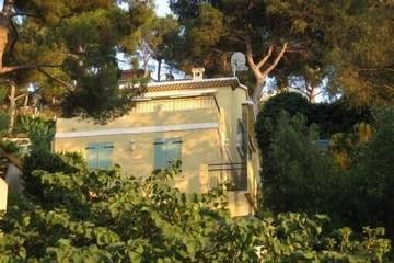 Cottage pour 8 personnes, avec terrasse et jardin dans Calanque des Figuieres