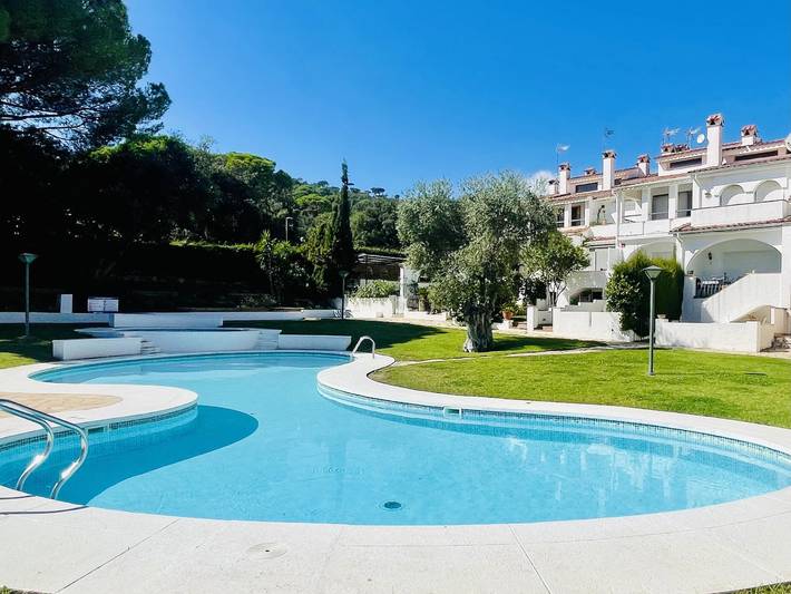 Apartamento para 6 personas, con jardín además de piscina para niños y piscina, Se admiten mascotas en Torre Valentina