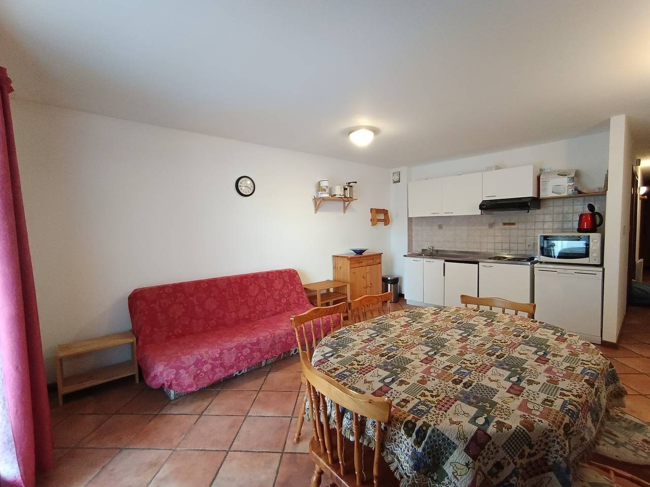 Appartement entier, Appartement idéalement situé proche des pistes, animaux acceptés, parking inclus in Montgenèvre, Région de Briançon
