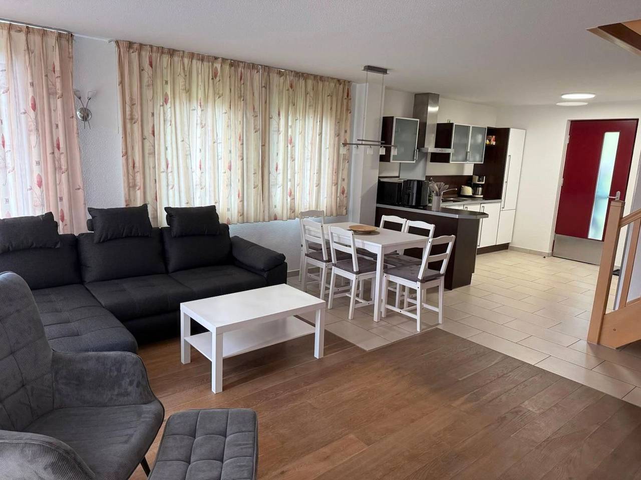 Ganze Wohnung, 3 Raum-Ferienwohnung für max. vier Erwachsene und ein Kind auf zwei Etagen; mit zwei Schlafräumen, Terrasse und Gäste-Wc im Ostseebad Börgerende, Fasanenweg 2 in Börgerende, Börgerende-Rethwisch