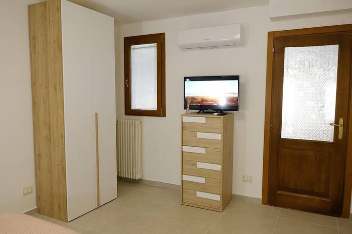 Appartamento intero, Comfortable house with private outdoor area a few steps away from Sulmona centre in Sulmona, Provincia di L'Aquila