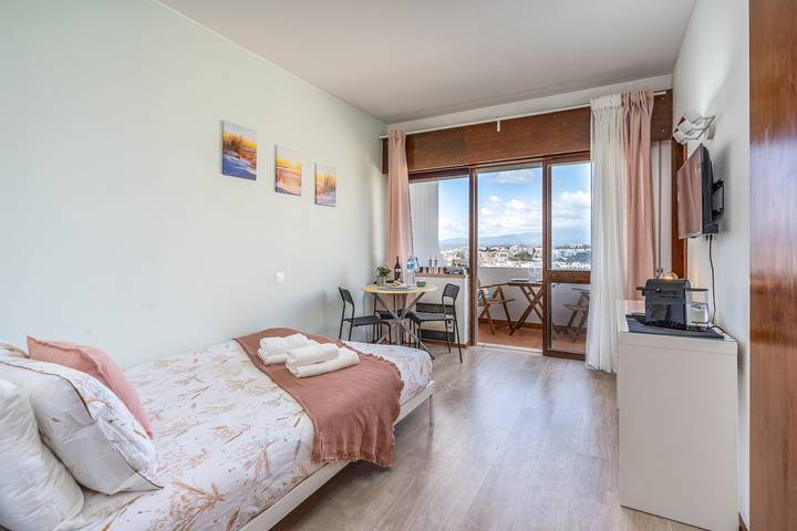 Entire apartment, Gaivotas House Apartment with Balcony and Wi-Fi Access in Alvor, Faro District