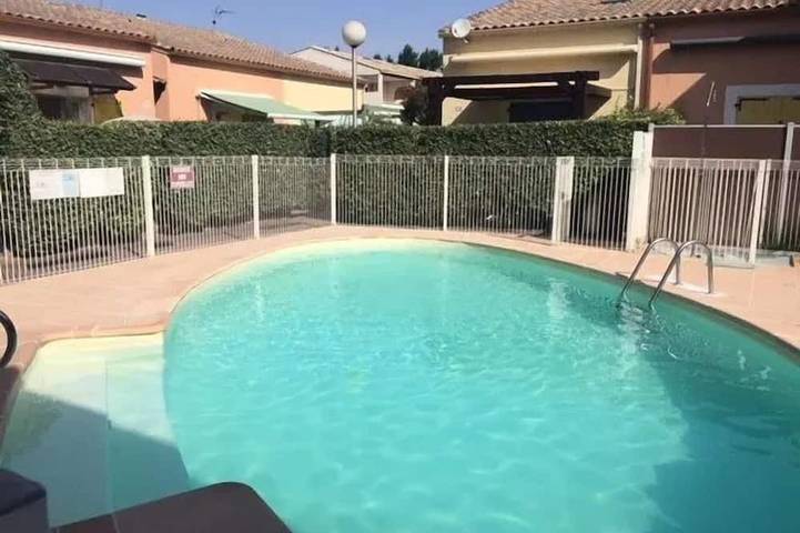 Location de vacances pour 5 personnes, avec Terrasse et Piscine dans Office De Tourisme De Marseillan