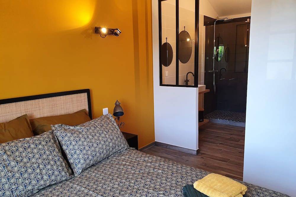 'Un Mas en Provence' gite and balneotherapy for two in Carpentras, Parc naturel régional du Mont-Ventoux