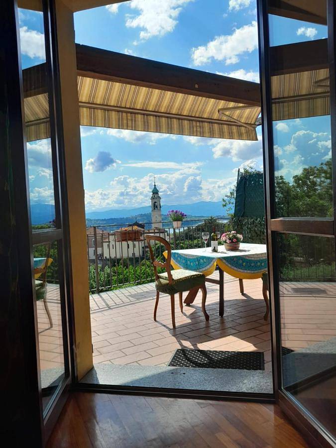 Gîte pour 4 personnes, avec Balcon et Jacuzzi ainsi que Terrasse et Vue sur le lac à Gavirate - 4