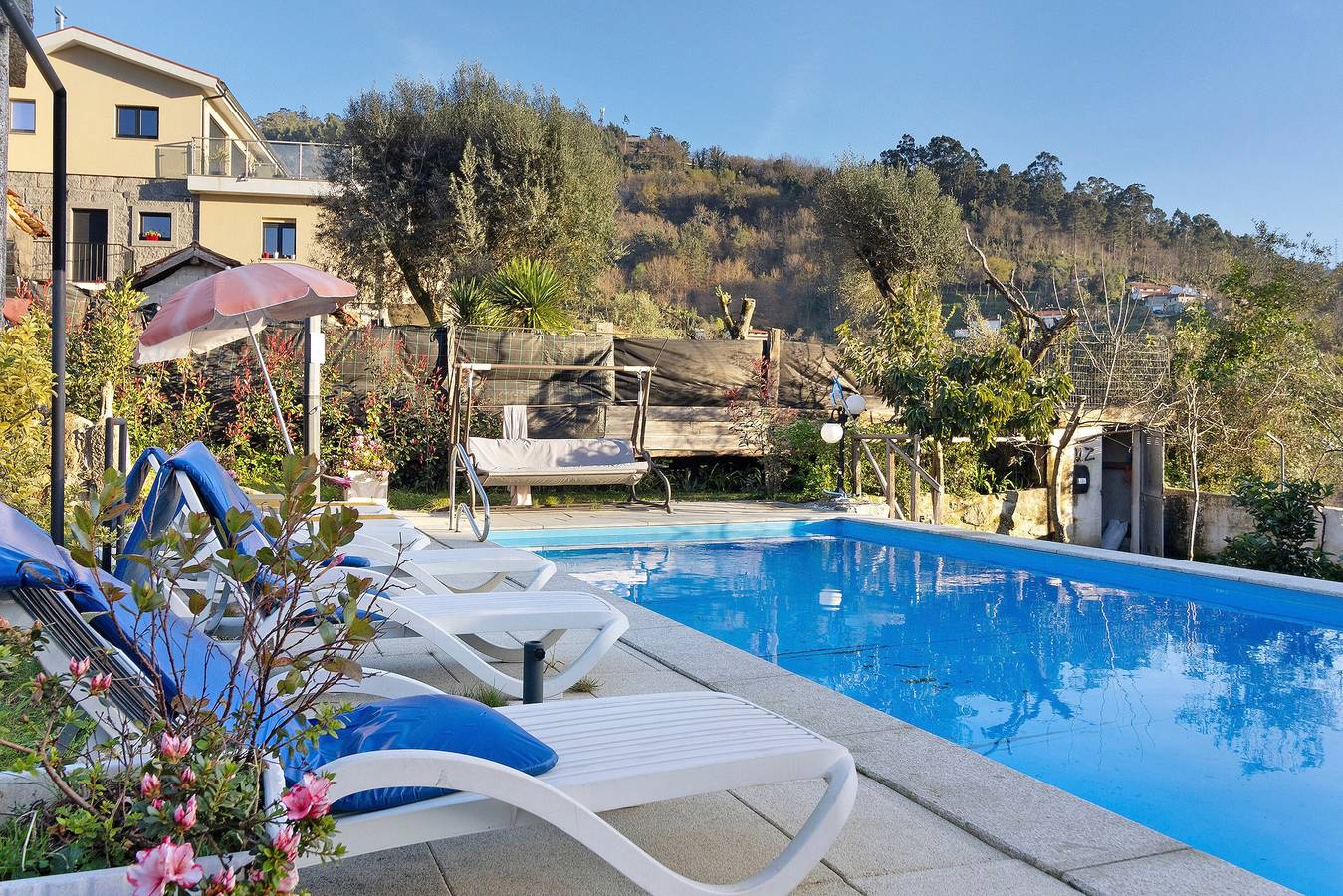 Vacation Home "Alojamento de Crasto - Gerês" with Pool and Wi-Fi in Ventosa e Cova, Braga District