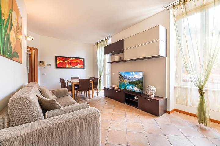 Ferienwohnung für 4 Personen, mit Terrasse und Kinderpool sowie Seeblick in Gemeinde Varenna - 2