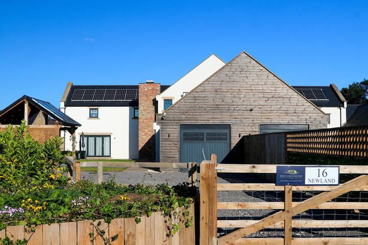 Holiday home for 8 people, with hot tub and terrace as well as garden, child-friendly in Northumberland