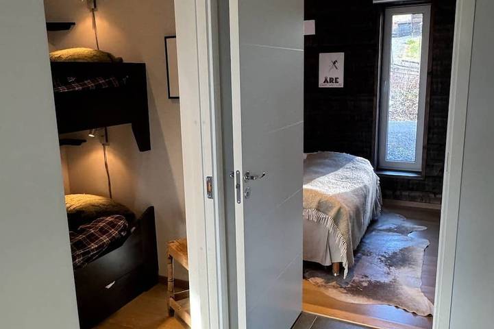 Charming 3-bedroom chalet perfect for your getaway, ski in/out, sauna, views in Are, Jämtland