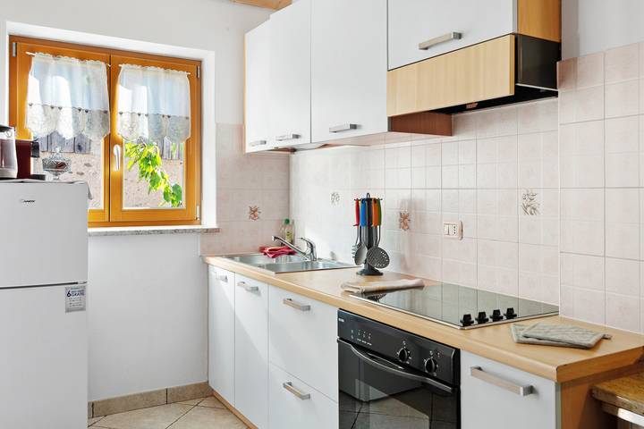 Entire apartment, Apartment 'Goldener Schnee Tesero' with Mountain View, Private Terrace and Wi-Fi in Tesero, Fleimstaler Alpen