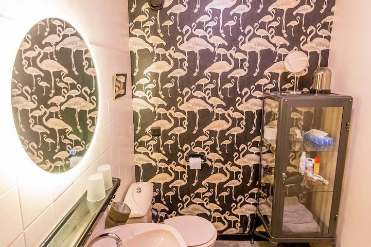 Gîte pour 2 personnes, avec piscine ainsi que jardin et terrasse dans Office De Tourisme De Juan Les Pins - 4