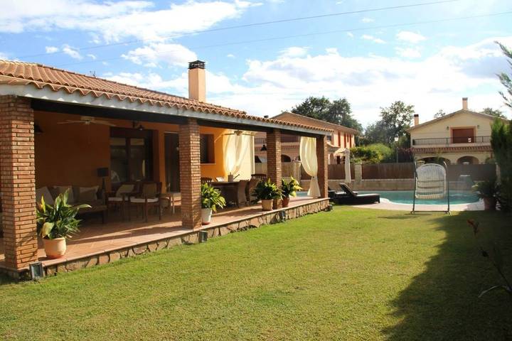 Casa de vacaciones para 9 personas, con jardín además de vistas y piscina, Se admiten mascotas - 1