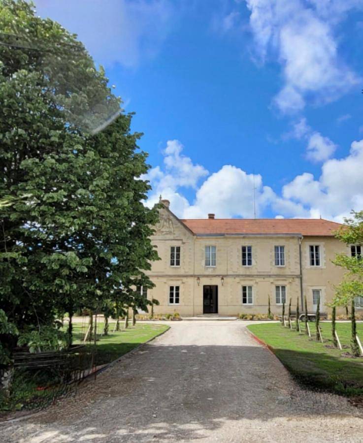 Château Bernon Maison d Hotes - Piscine et Spa in Queyrac, Parc naturel régional du Médoc