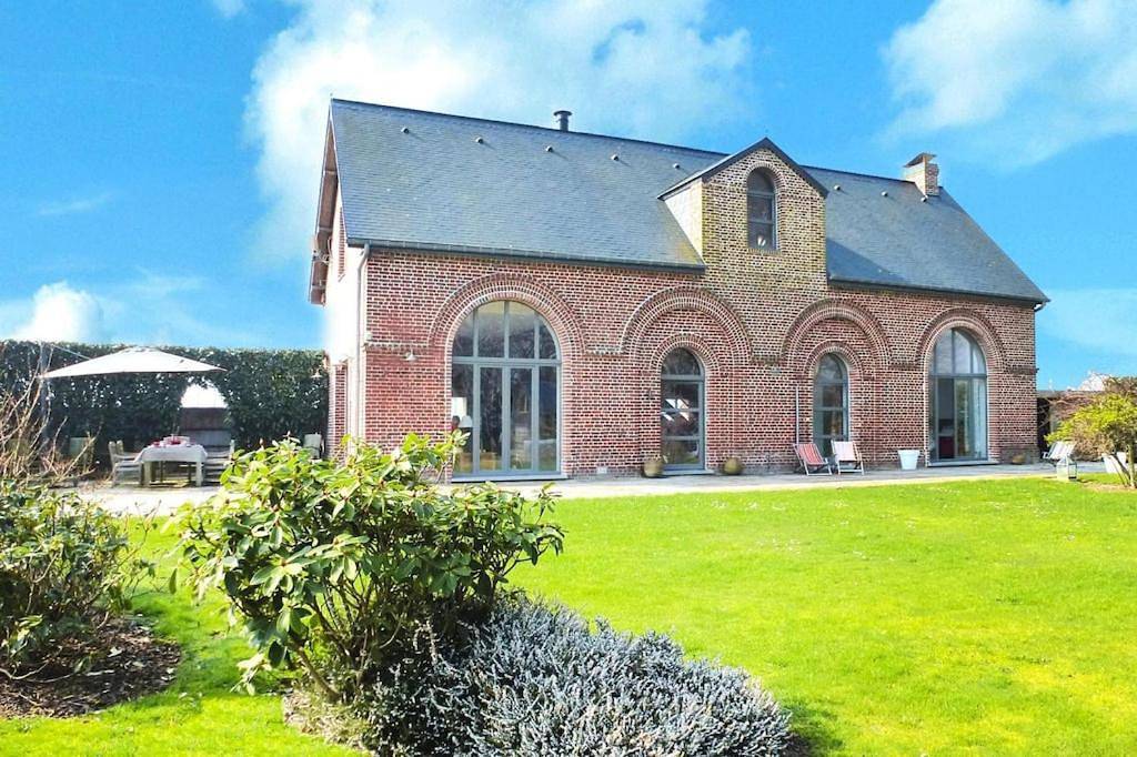 Four-Bedroom Holiday Home in Sainte-Colombe, Région de Dieppe
