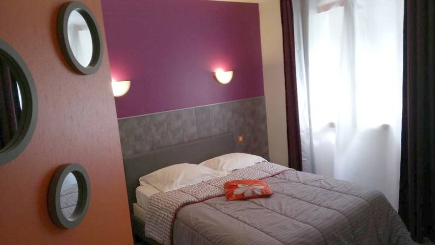 Hôtel pour 2 personnes, avec vue et jardin à Lussac-les-Châteaux - 2