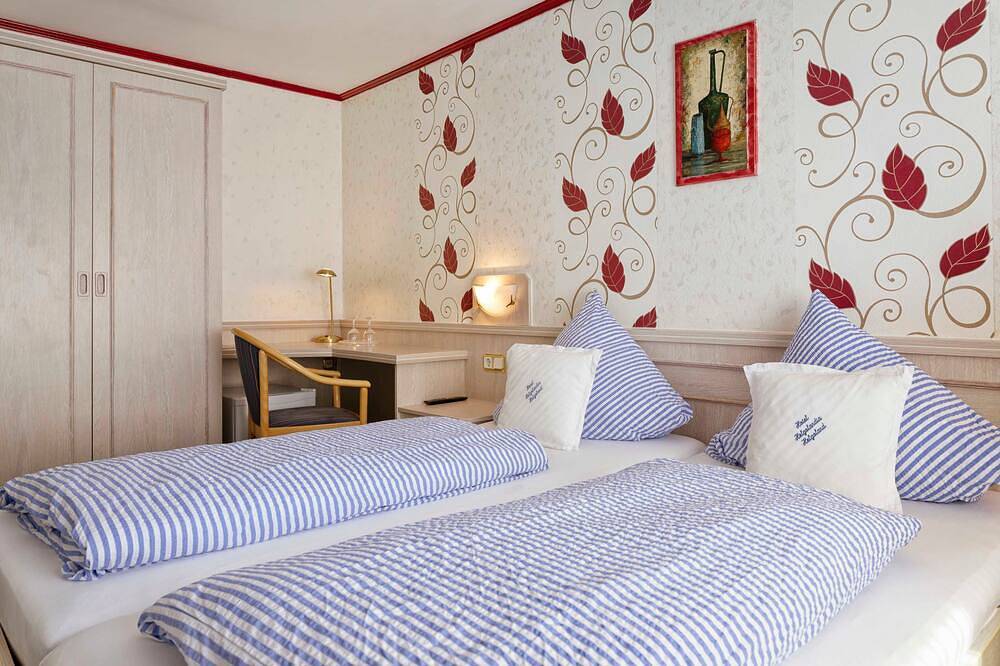 Hotel Helgolandia - Doppelzimmer zur Inselseite in Helgoland