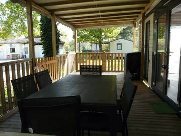Camping pour 4 personnes, avec vue sur le lac et jardin, animaux acceptés dans le Lot-et-Garonne