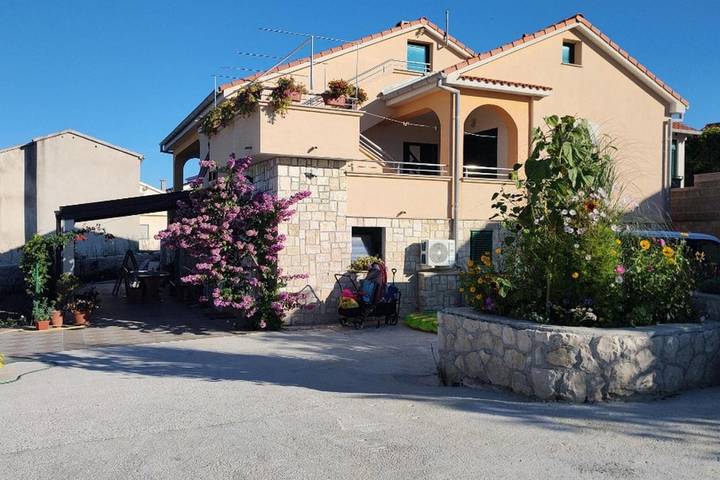 Appartement de vacances pour 7 personnes, avec terrasse, animaux acceptés