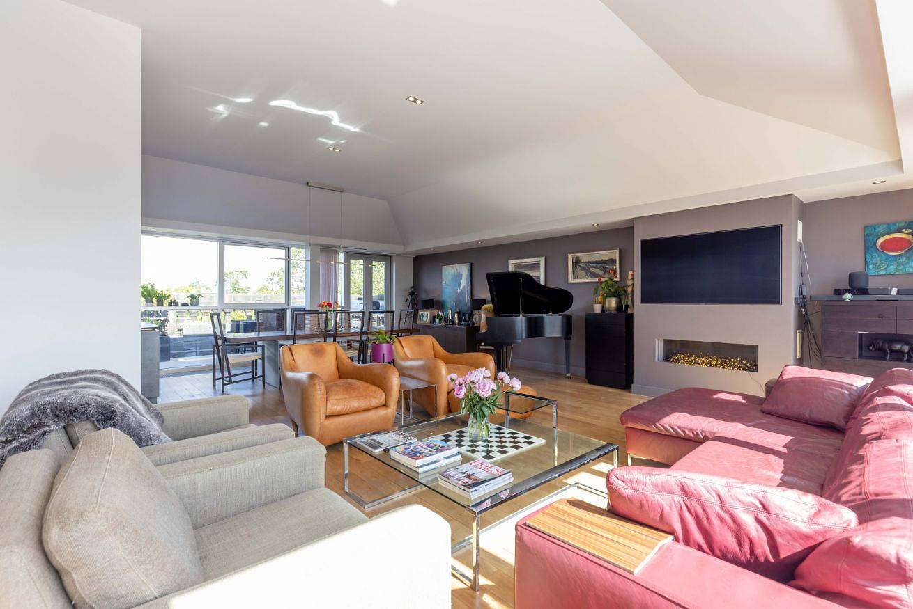 Entire apartment, Beautiful Penthouse with Terrace & Jacuzzi in Edinburgh, Edinburgh and Lothian