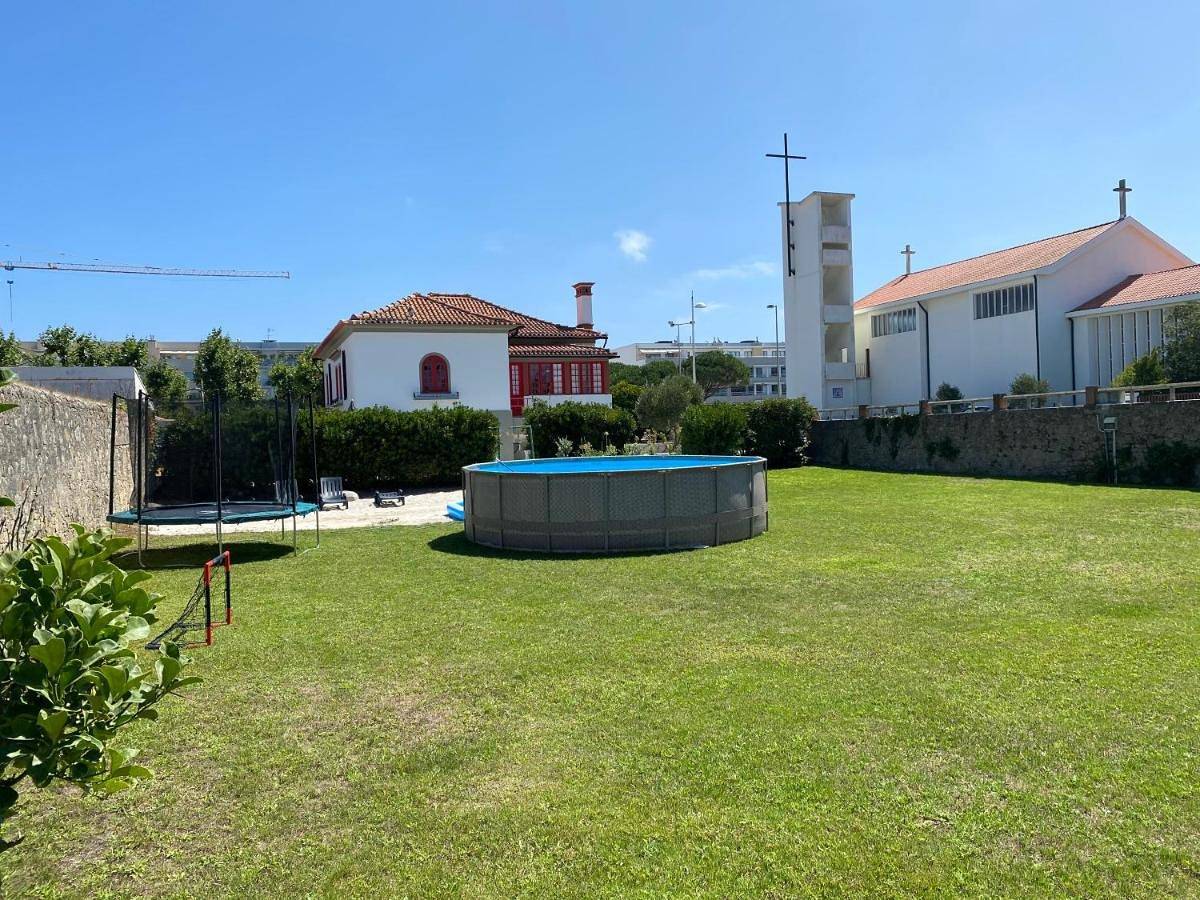 Beach House with Swimming Pool in Vila do Conde, Distrito do Porto