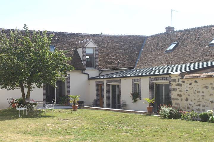 Gîte pour 9 personnes, avec jardin et terrasse, animaux acceptés dans Fontenay-de-Bossery