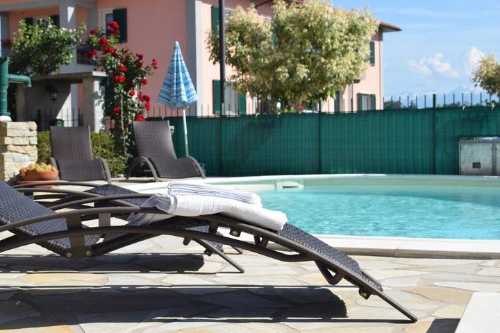 Chambre d’hôte pour 2 personnes, avec Terrasse ainsi que Jardin et Piscine à Bene Vagienna