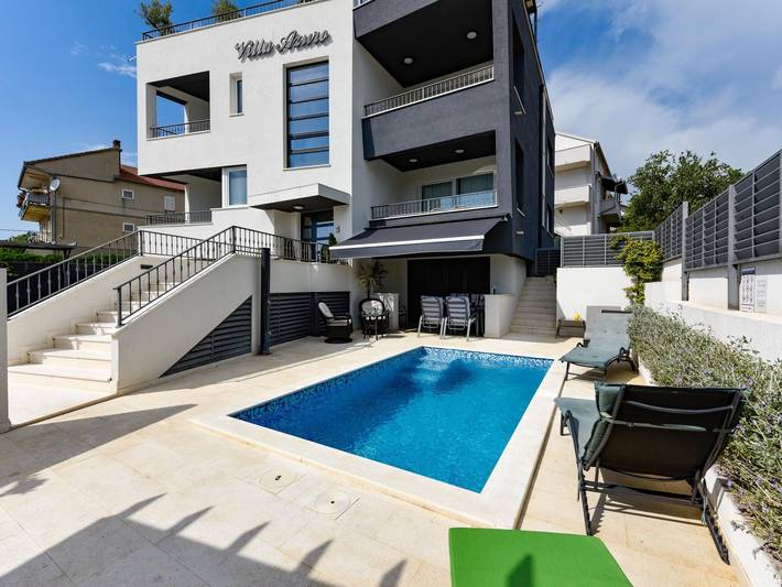 Ferienhaus für 12 Personen, mit Pool und Terrasse in Sveti Filip i Jakov