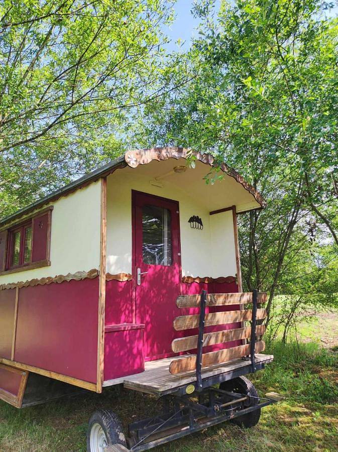 Maison de campagne pour 2 personnes, avec terrasse ainsi que vue et jardin à Couze-et-Saint-Front