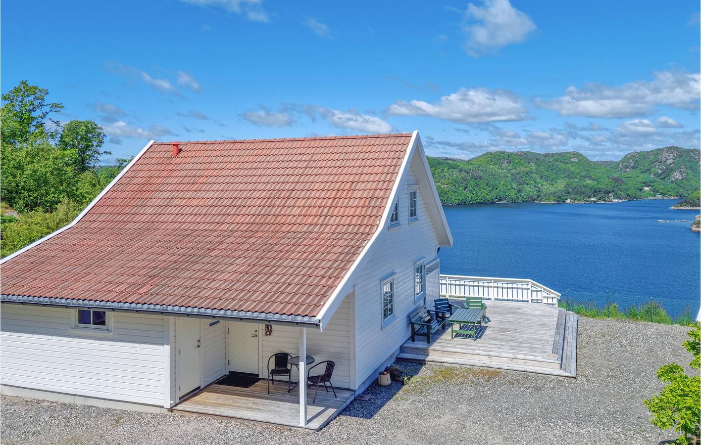 Ferienhaus für 8 Personen mit Garten in Lindesnes