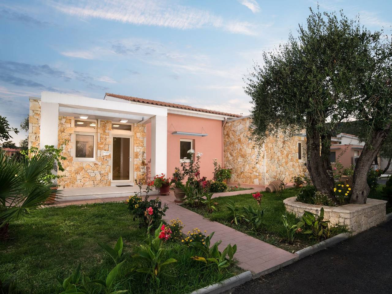 Villa Thalassa mit Schwimmbad und Garten in Moraitika, Korfu