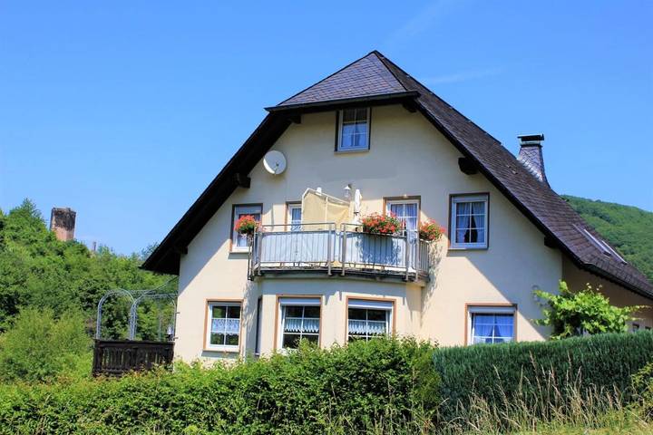 Ferienhaus für 3 Personen, mit Balkon und Terrasse sowie Ausblick in Beilstein