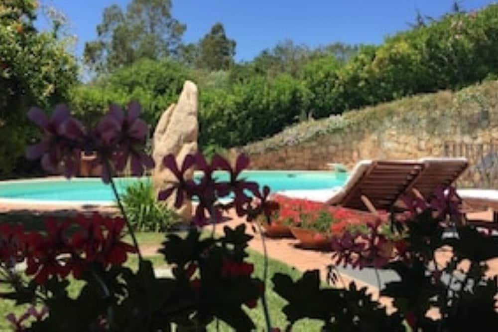 Villa Lisa ampia piscina privata in area marina protetta di Tavolara in Porto Taverna, Loiri Porto San Paolo