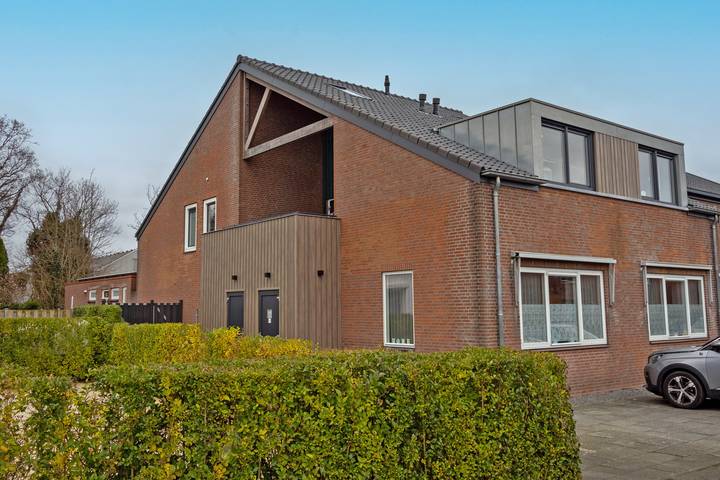 Natuurhuisje voor 14 personen, with sauna and tuin as well as whirlpool and terras, met huisdier in Ouddorp