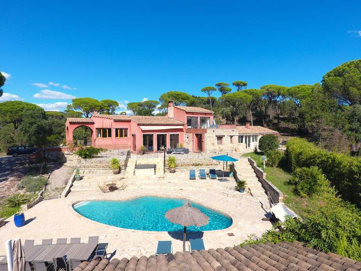 Gîte pour 12 personnes, avec Jacuzzi et Piscine à Vidauban