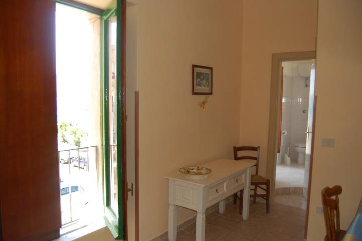Apartamento inteiro, Apartamento Lugrà com vista mar, Wi-Fi e ar condicionado in Santa Maria di Castellabate, Castellabate