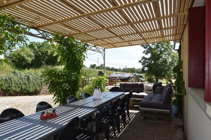Location de vacances pour 12 personnes, avec Balcon ainsi que Terrasse et Vue à Saint-André-de-Najac