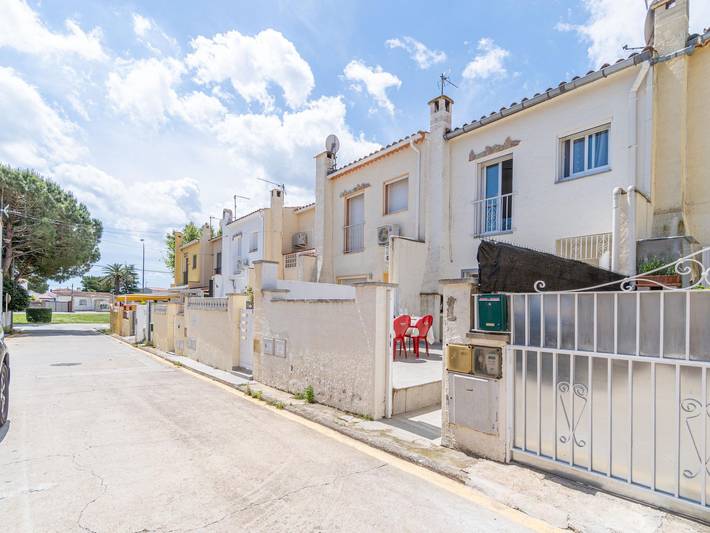 Ferienhaus für 6 Personen, mit Terrasse und Pool in Empuriabrava